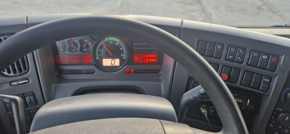 Renault Midlum skrzynia  plandeka winda