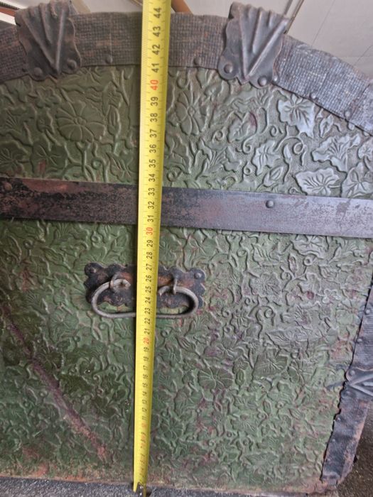 Arca de viagem antiga para restaurar