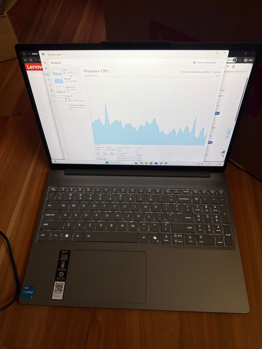 Prawie nowy Lenovo IdeaPad Slim 3 15IRH10 i5-13420H 8 GB RAM po zalaniu