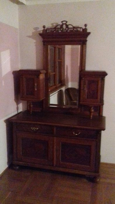 Kredens dębowy po renowacji 1932