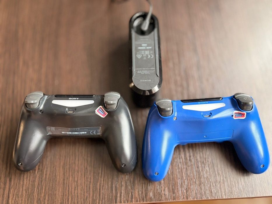 PS4 Slim 500GB + 2 джойстики + Зарядна станція та чохли у подарунок!
