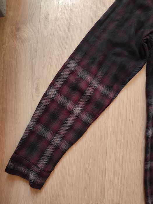 Ciemna koszula z kołnierzem w kratę gradient