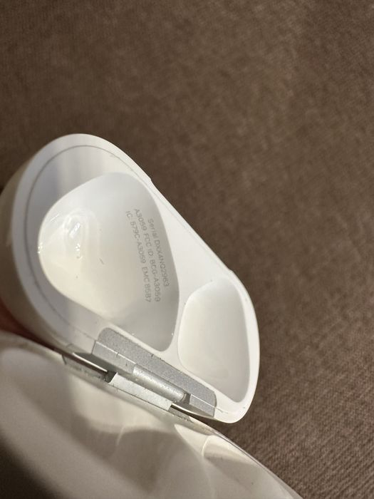 Airpods 4 ANC Лівий навушник + Кейс
