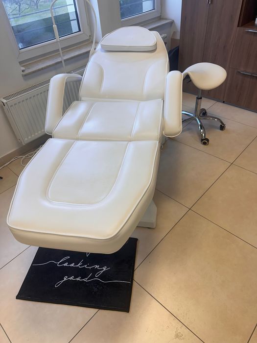 Fotel kosmetyczny regulowany z pilotem biały + taboret