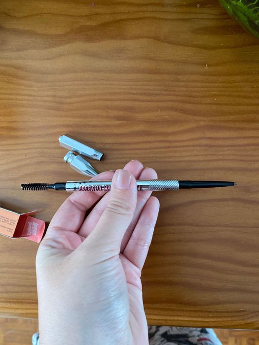 Lápis de sobrancelha benefit