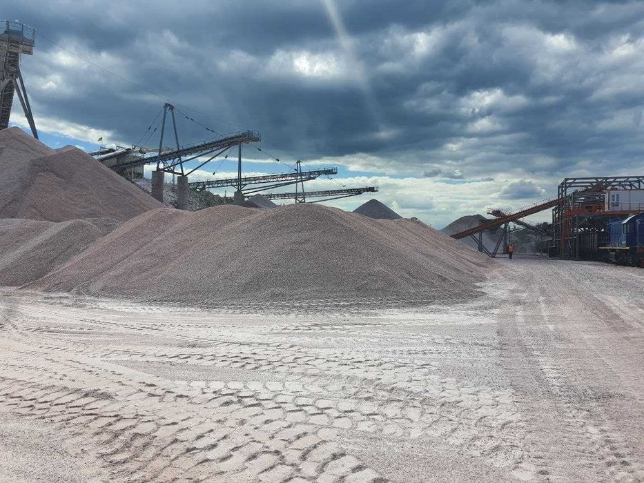 Камень бутовый, чернозём, песок, щебень, отсев. Доставка Киев и обл.