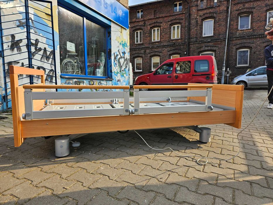 Stolik przyłóżkowy