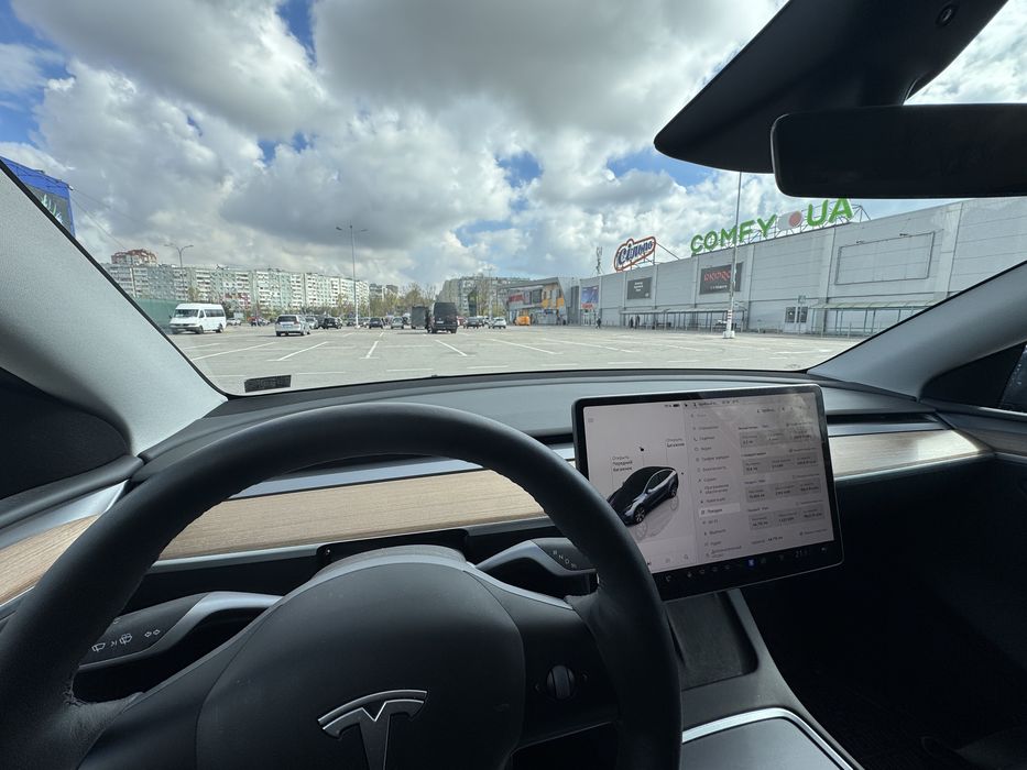 Tesla Y 2023 dual motor