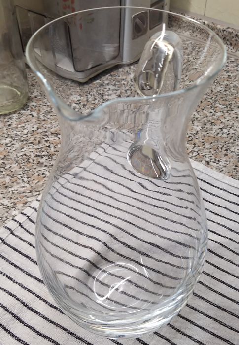 Jarro de cristal, com asa.