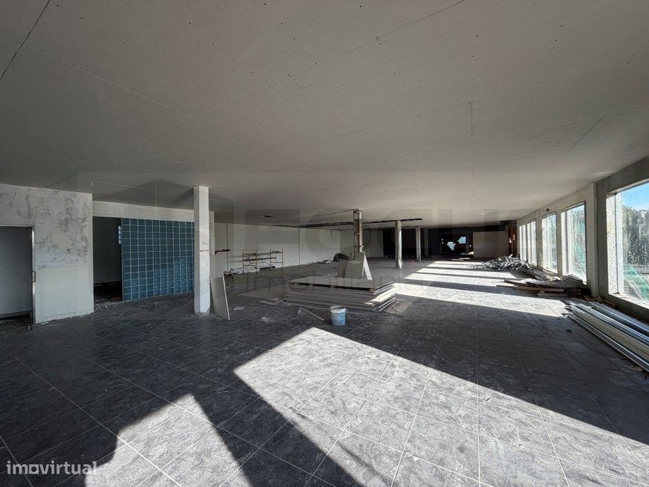 Armazém para comercio e serviços - Aveiro