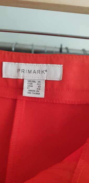 Calças Primark e fecho dourado