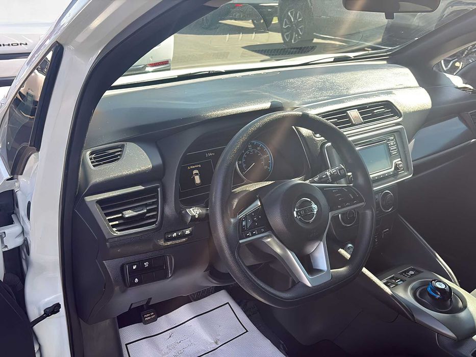 Nissan LEAF SV      2020