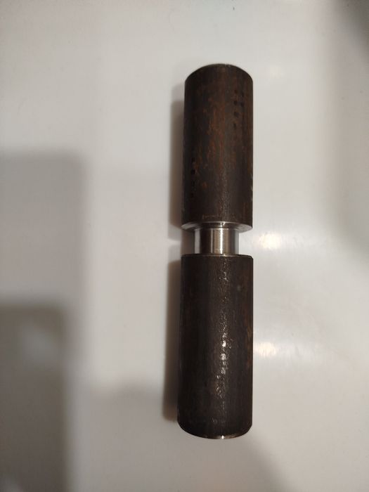 Винтовой ключ и дверные петли продам