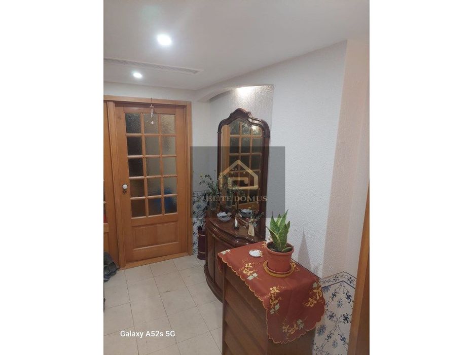 T2 com BOX, Terraço e Suite em Condomínio Fechado - Carcavelos!