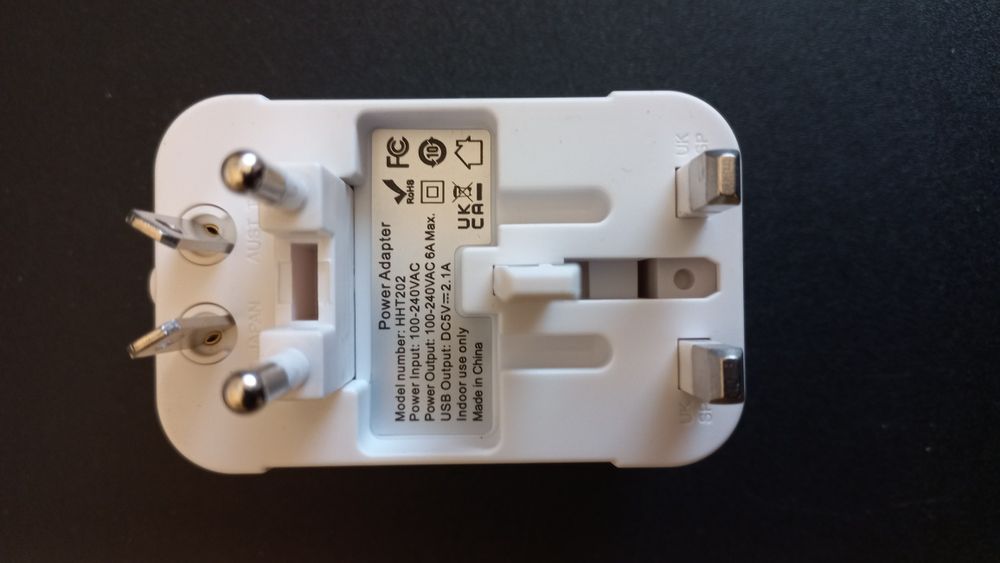 Adapter podróżny  turustyczna przejściówka zasilania