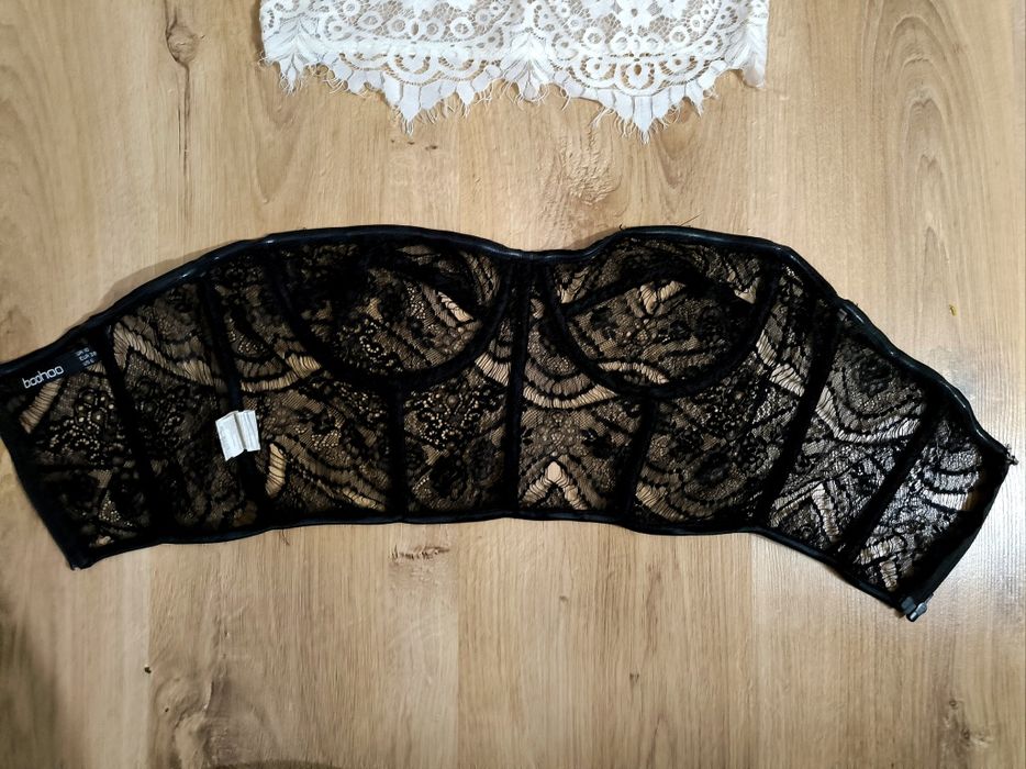 Dwa biustonosze gorsety M