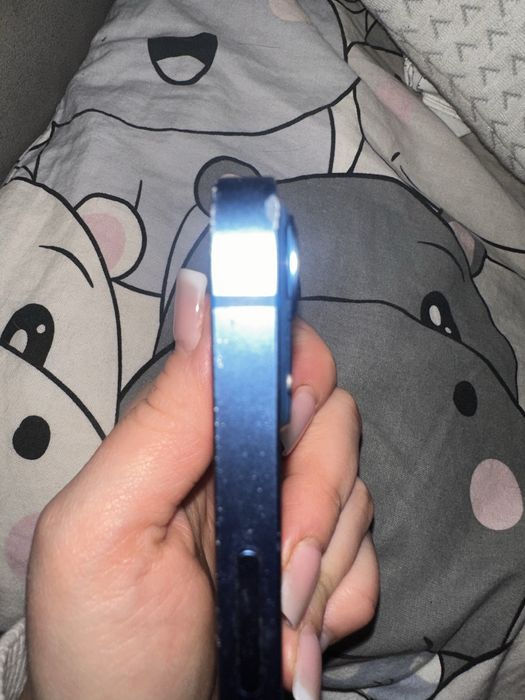 Продам айфон 13