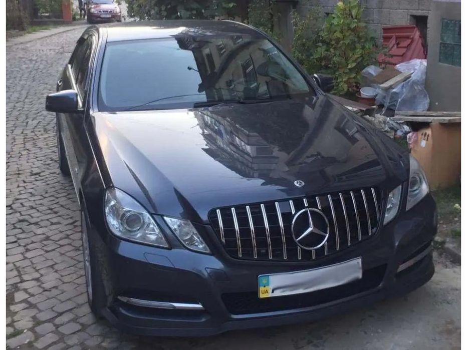Mercedes E-class W212 Передняя решетка GT (тюнинговая)