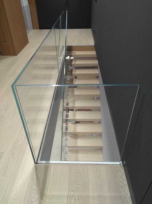 Balustrady szklane, Balustrady nierdzewne