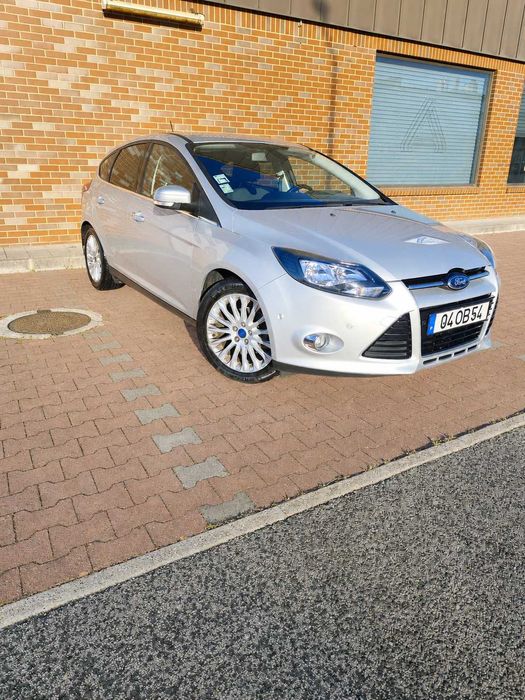 Ford Focus 1.6 TDCi Titanium | Apenas 84.000 km (Livro Ford) | Estaciona Sozinho (Park Assist)