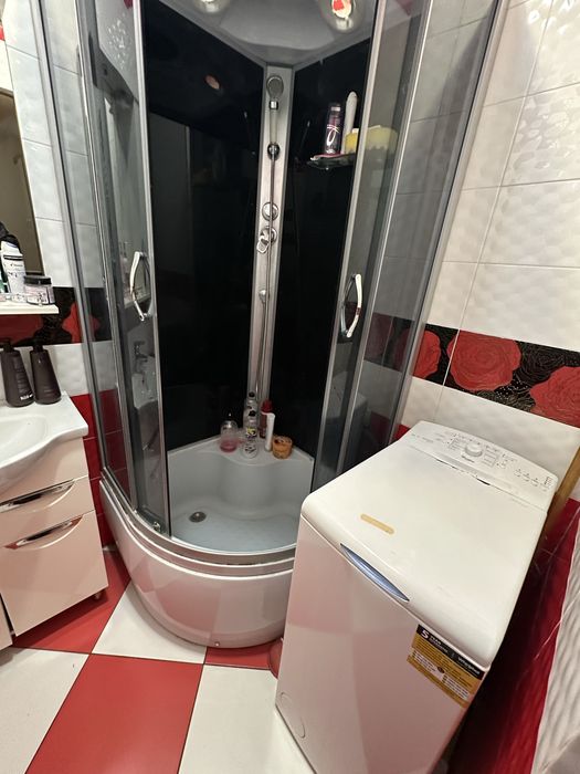 Продам в центрі 2 кімнатну квартиру