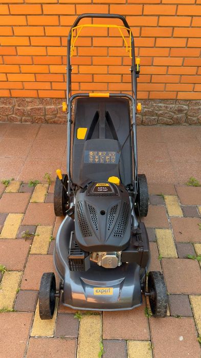 Бензинова газонокосарка Expert Garden DY180-135SB-05