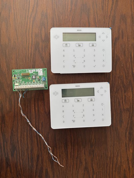 Alarm - RISCO - 2 panele i pestki + moduł rozszerzeń