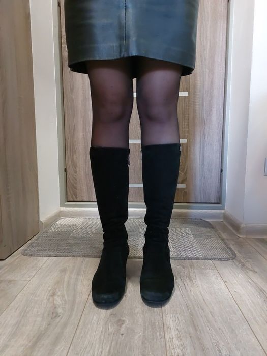 Замшеві чоботи 37