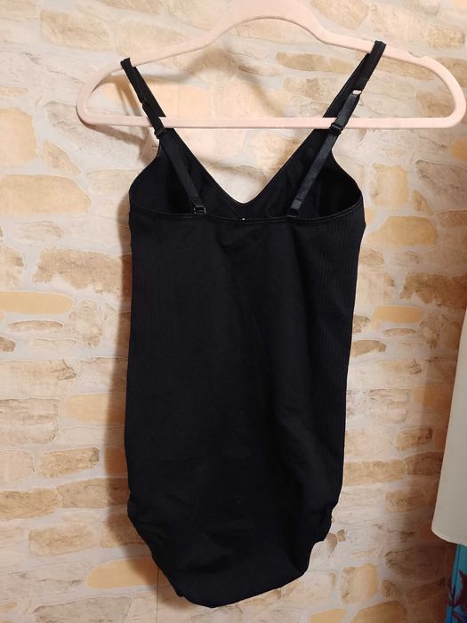 (36/S) Triumph/ Czarne Body modelujące z Londynu