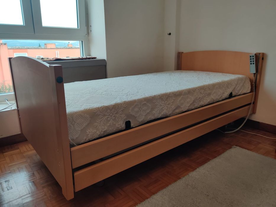 Cama articulada semi nova