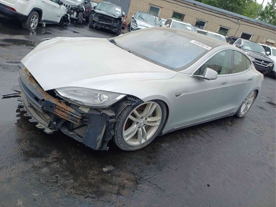 Tesla S 12-20 кузовні запчастини