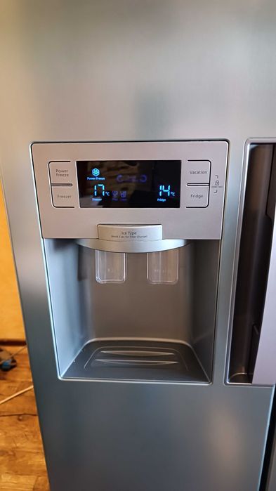 Lodówka SAMSUNG Side-by-Side, model RSH7PNPN