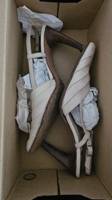 Sapatos abertos  38