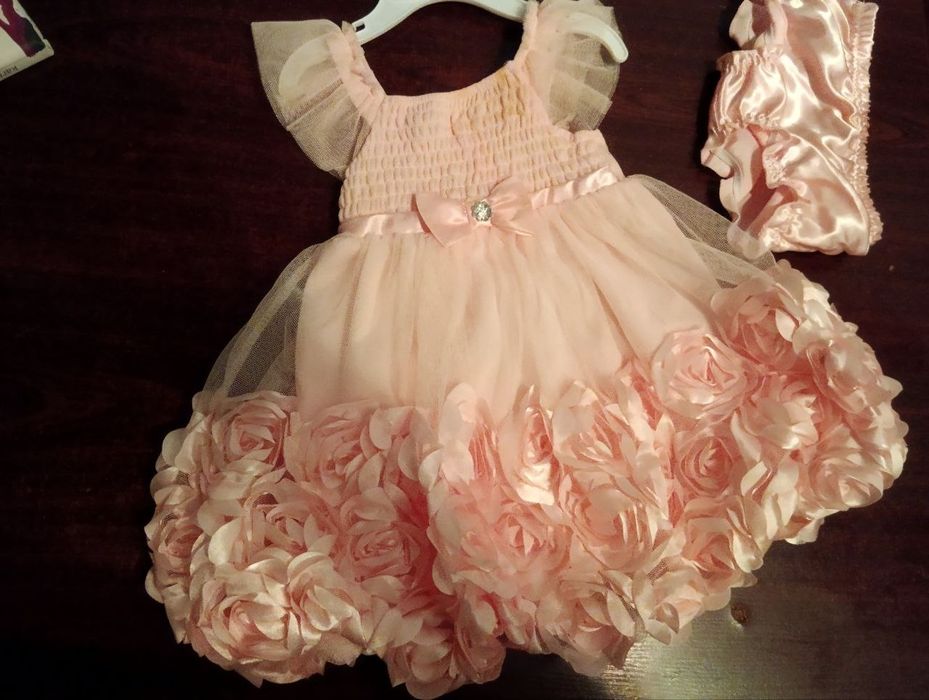 Святкова сукня для дівчинки