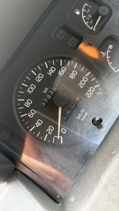 Renault Clio 1997 – Económico e a andar bem