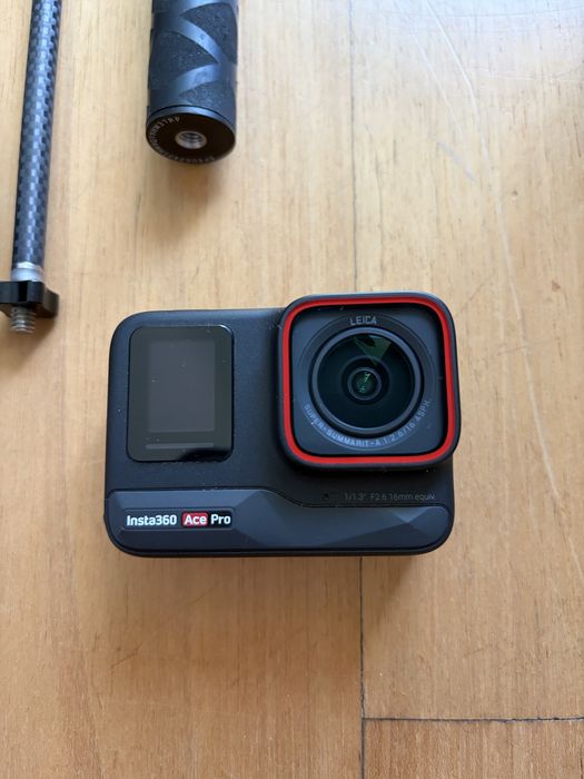 Insta360 Ace Pro NOVA (nunca usada) + Kit completo para moto