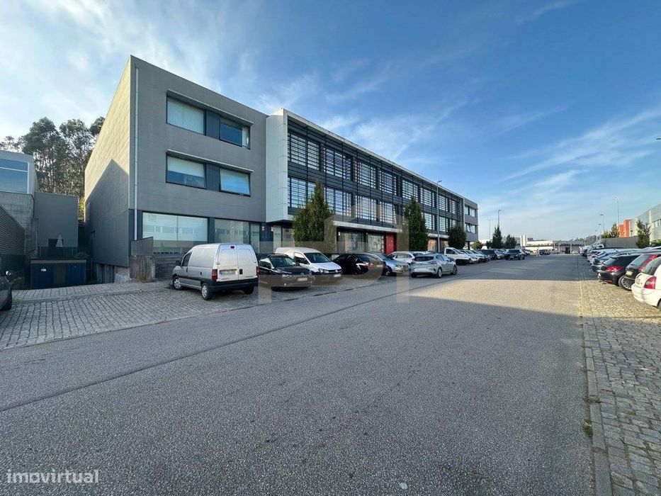 Arrenda-se espaço para armazenamento em Vilarinho das Cambas