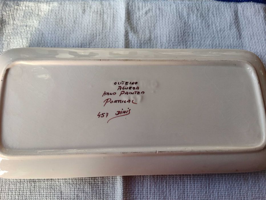 Torteira antiga em cerâmica pintada à mão