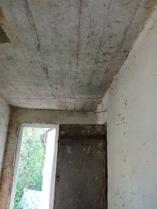 Продається земельна ділянка з будиночком по вул.Івасюка!