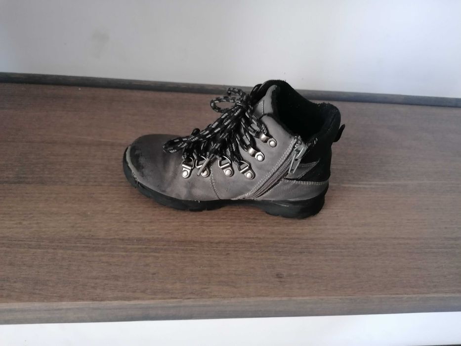 Buty dla chłopca 28