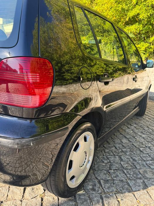 Polo 2001 1.0  com detalhes a fazer chama que da negocio