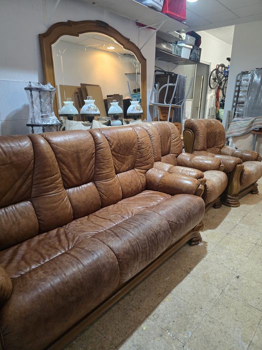 Sofá  antigo em    pele