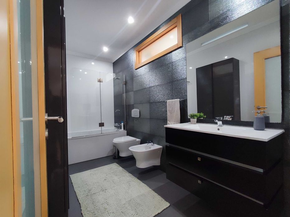 T3 Duplex de Excelência | 250 m² de Área Bruta | Garagem Dupla | Excelente Vista | Quinta do Barroso | 15 Minutos de Coimbra