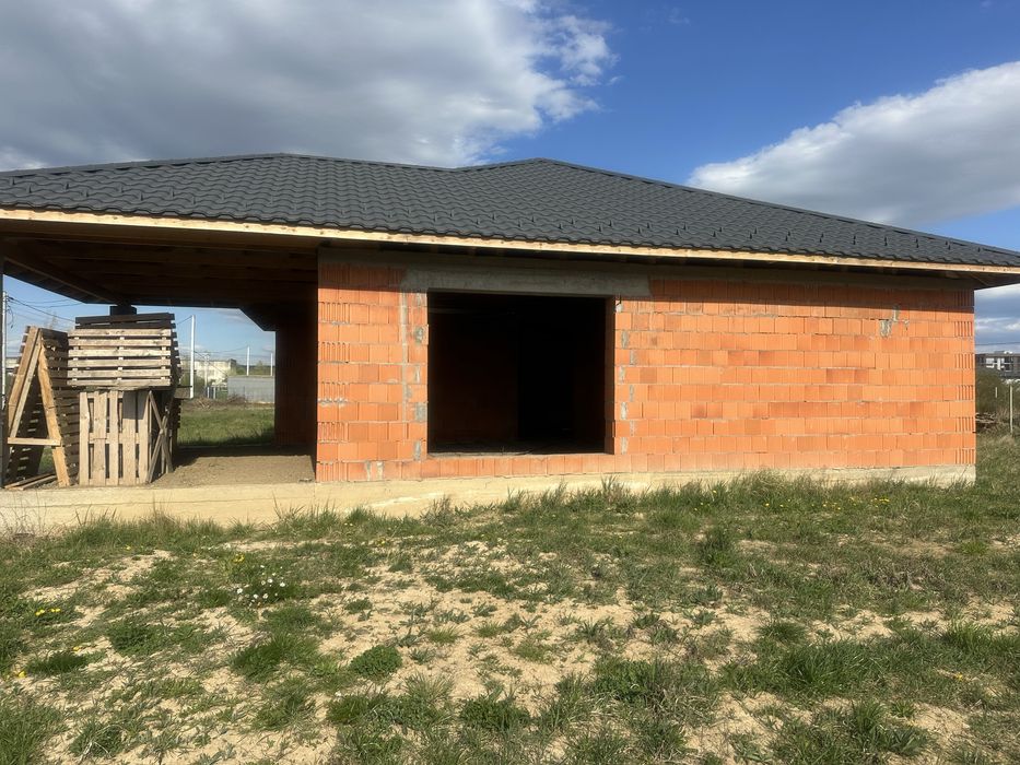 Продається американка на етапі будівництва в хорошій локації