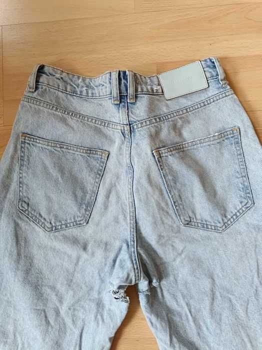 Spodnie dżins Pull&bear z dziurami damskie