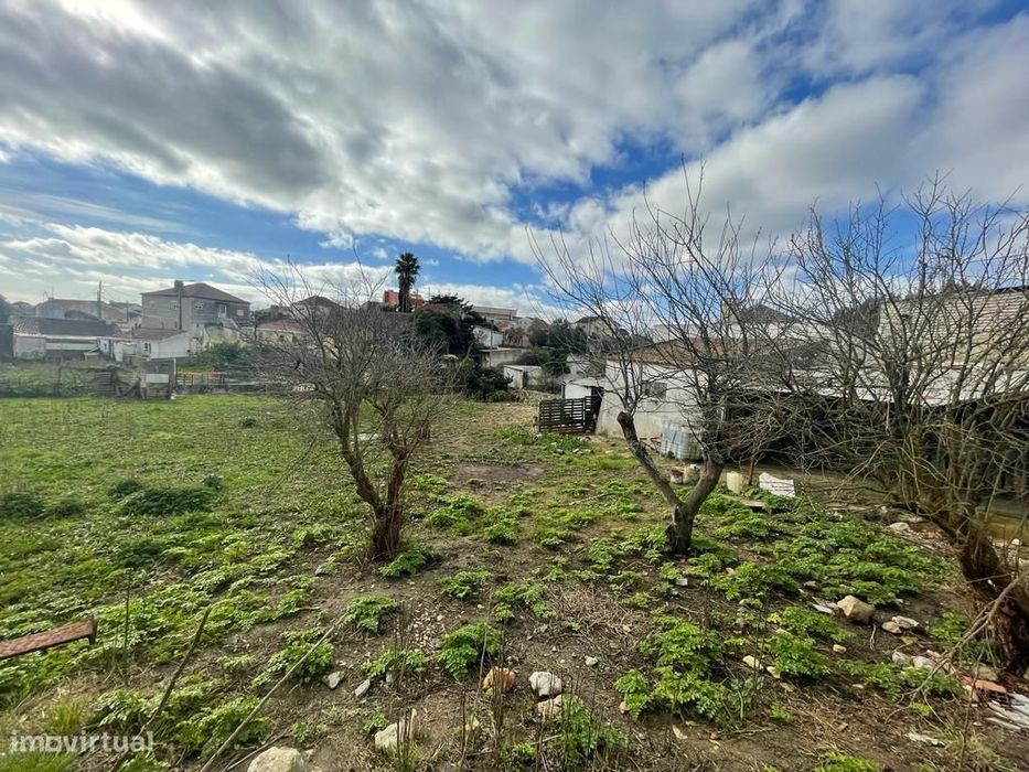 Vende-se TERRENO 1.400m² Rio de Mouro