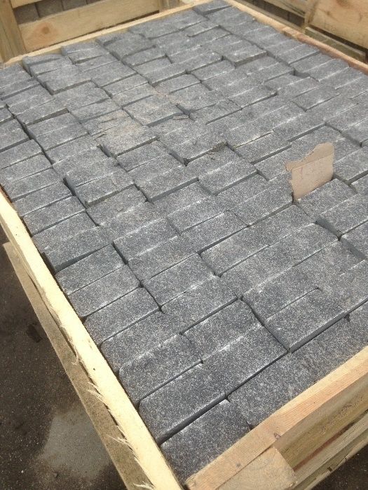 Гранітна бруківка