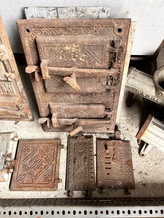 Stare żeliwne drzwiczki do pieca zdobione kuchenne do wedzarni PRL