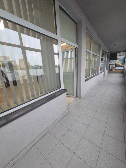 Wynajem lokalu użytkowego. BEZ POŚREDNIKÓW. Kraków, Nowa Huta. Pobliżu "Plac targowy Bieńczycki". 50m² + balkon
