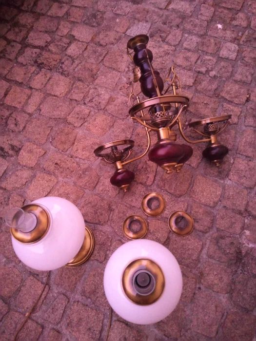 Conjunto de candeeiros, teto e mesinhas de cabeceira